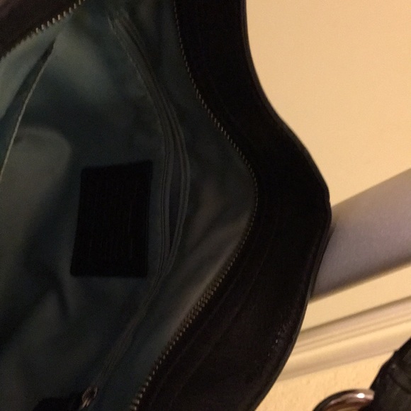 Signature black and white coach. - Picture 5 of 6